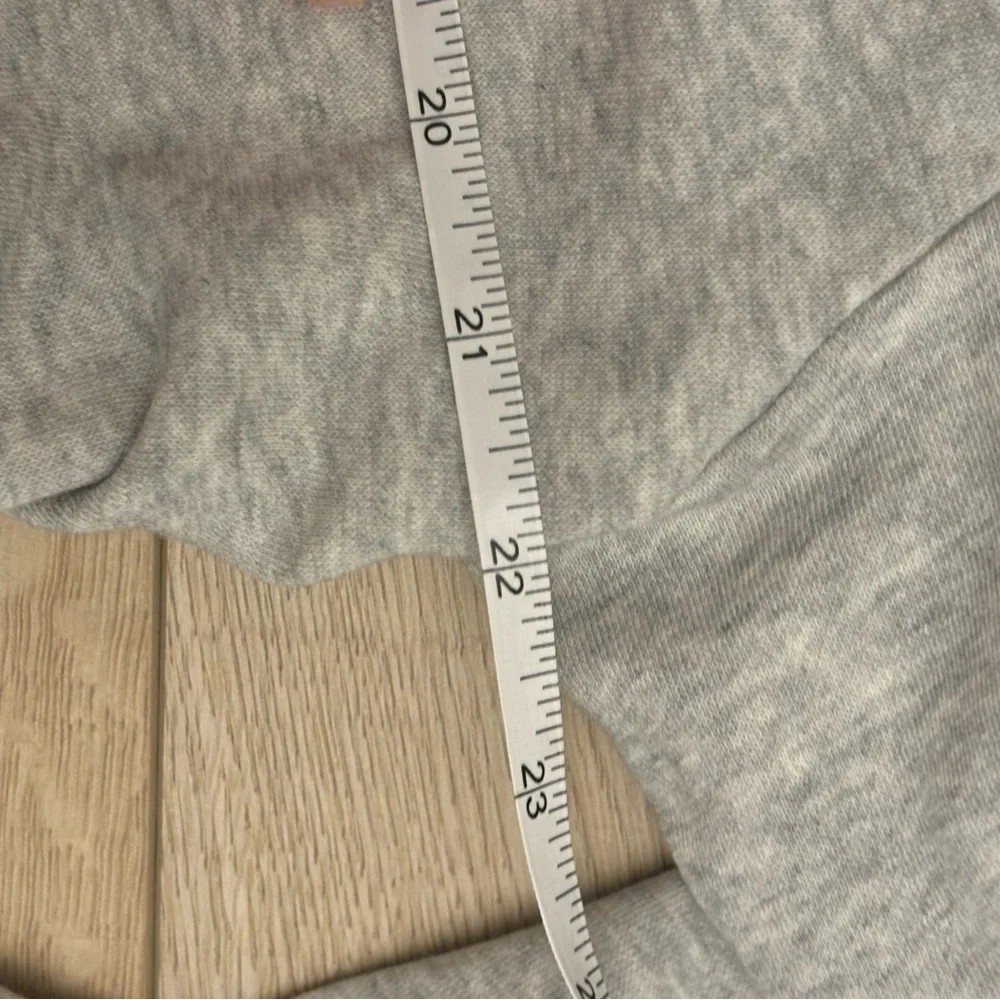 Gray Nike Crewneck Pullover Nike Yoga Thermafit Lightweight Shirt Size Small - Picture 10 of 10